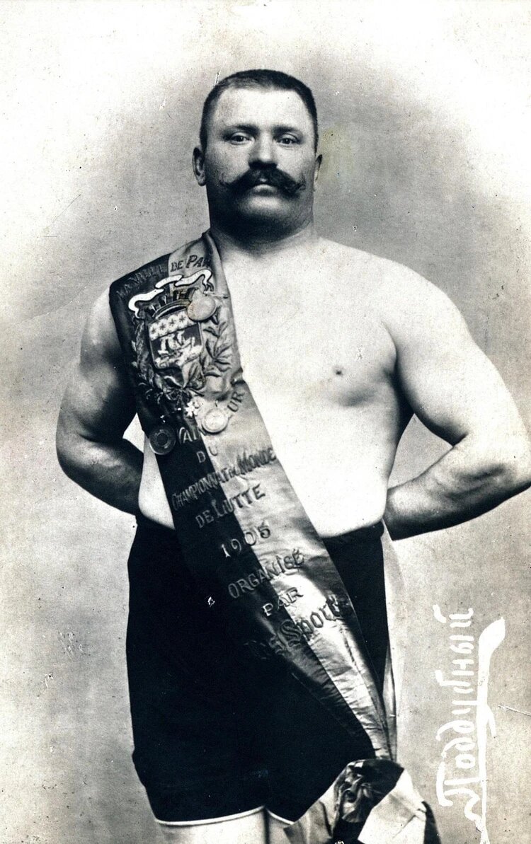 Борец победил всех, кого только можно было. Фото: https://park-poddubnogo.ru/muzej/