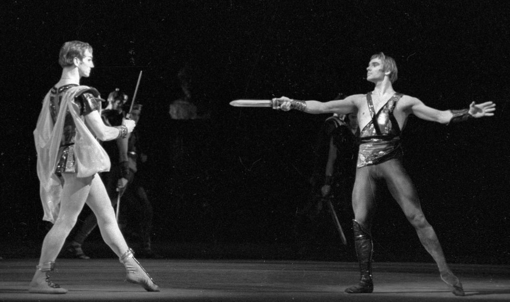 Красс (М. Лиепа) и Спартак (В. Васильев) в балете Хачатуряна «Спартак»