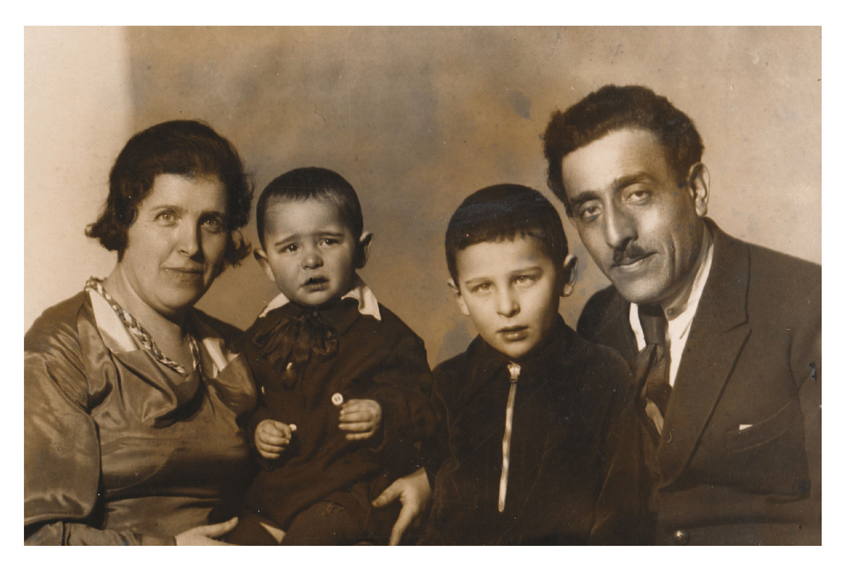 Лев Каплан, его младший брат Сема и родители: Моисей Каплан и Хая Рися Листмангоф