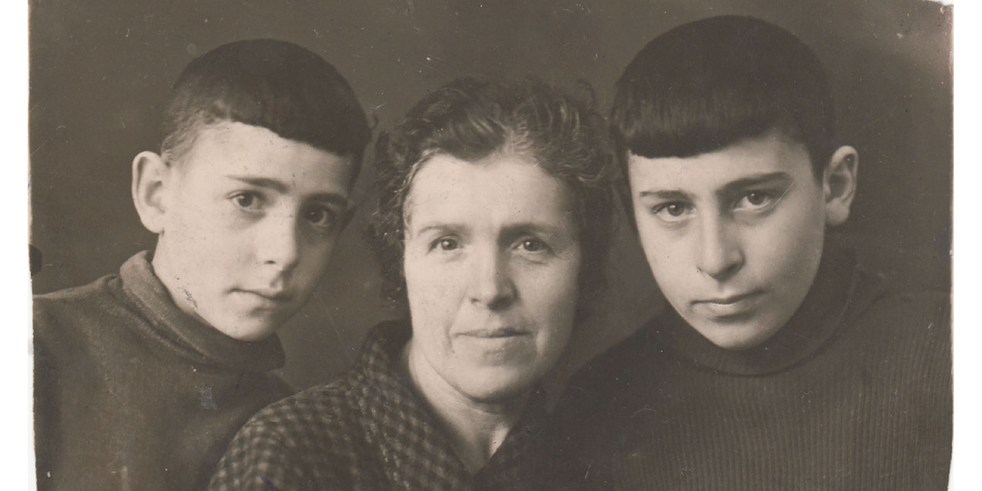 Лев Каплан: «Сгорели Бадаевские склады, и мы поехали собирать оплавленные остатки продуктов»