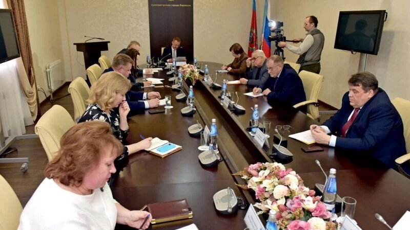     Совещание, посвященное актуальным вопросам управления и кадрового обеспечения муниципальных образовательных организаций. Фото предоставлено пресс-службой Администрации Барнаула.