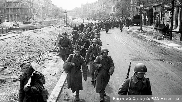     Фото: Евгений Халдей/РИА Новости   
 Текст: Елизавета Шишкова