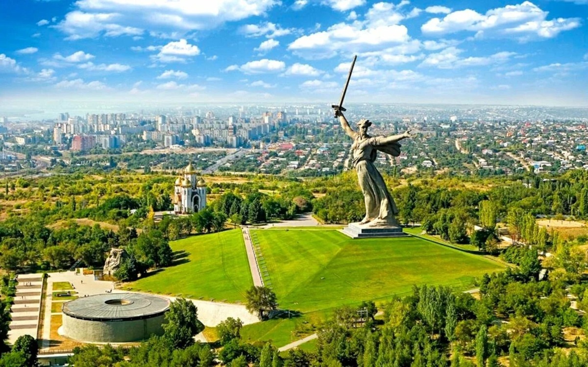 Мамаев Курган - мемориальный комплекс, посвященный победе в ВОВ. (Фото из интернета)
