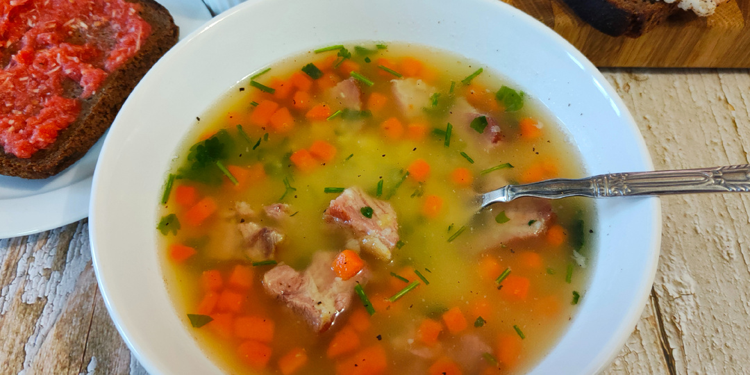 Гороховый суп на копчёных рёбрышках
