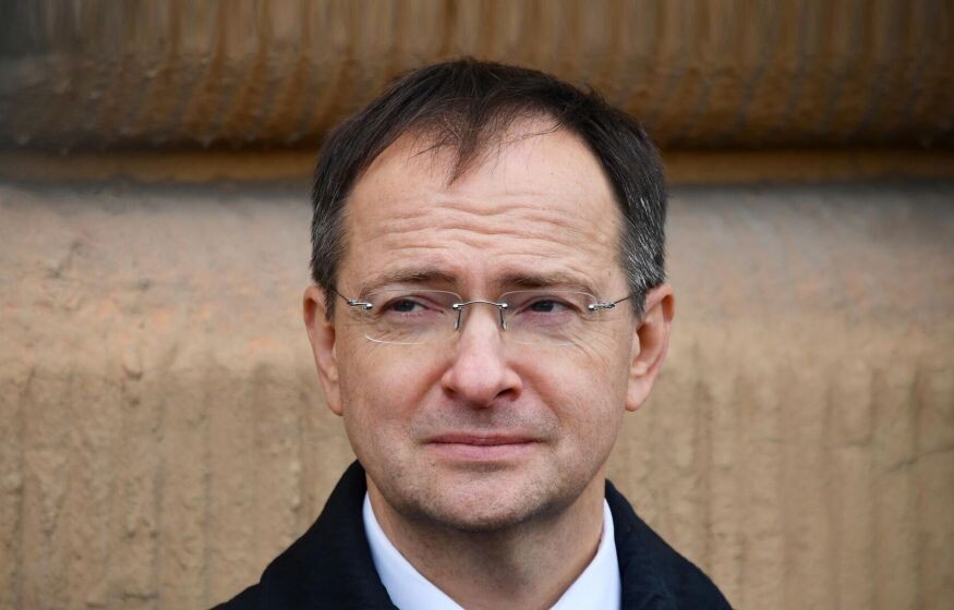    «Мы не воспитываем деревянных солдат»: помощник президента РФ дал совет школам