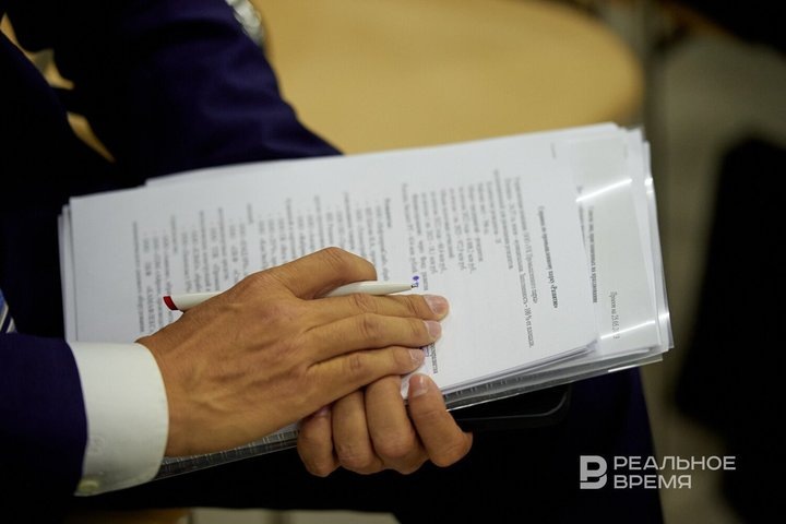 В Татарстане запретили иностранным гражданам, у которых есть патенты, работать в некоторых сферах, в том числе в такси. Указ об этом подписал раис Татарстана Рустам Минниханов. Динар Фатыхов / realnoevremya.ru