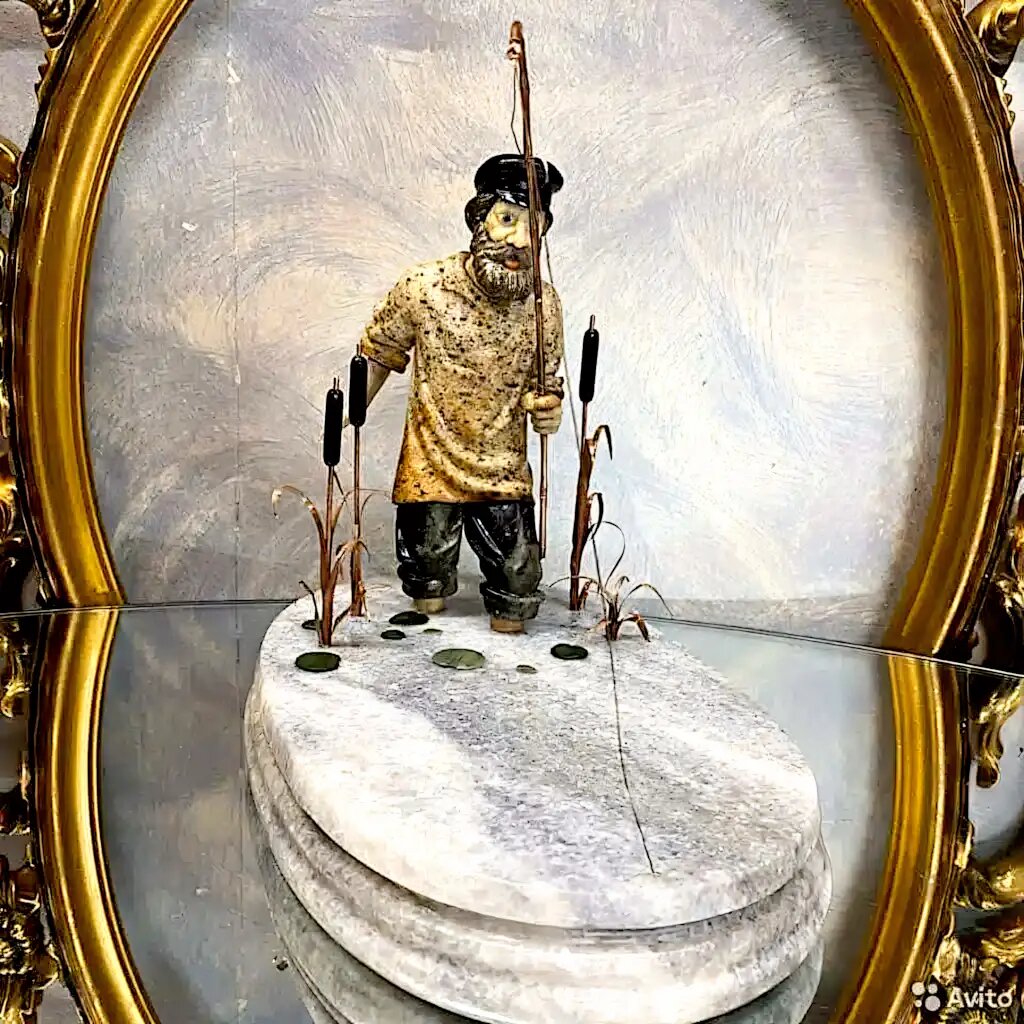 скульптура из камня Рыбак их цветных полудрагоценных камней