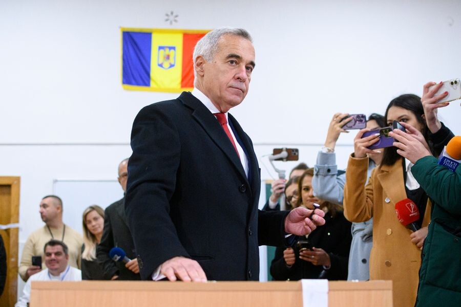    Независимый кандидат в президенты Румынии Кэлин Джорджеску / Источник: © Alexandru Dobre/AP/TASS