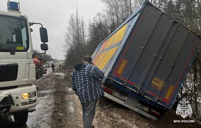Под Тверью в ДТП попали четыре автомобиля. Есть пострадавший