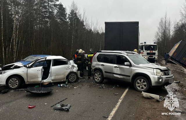 Под Тверью в ДТП попали четыре автомобиля. Есть пострадавший