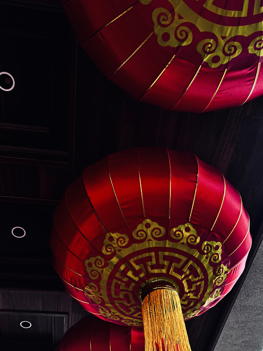 Один из примеров украшения фонариками