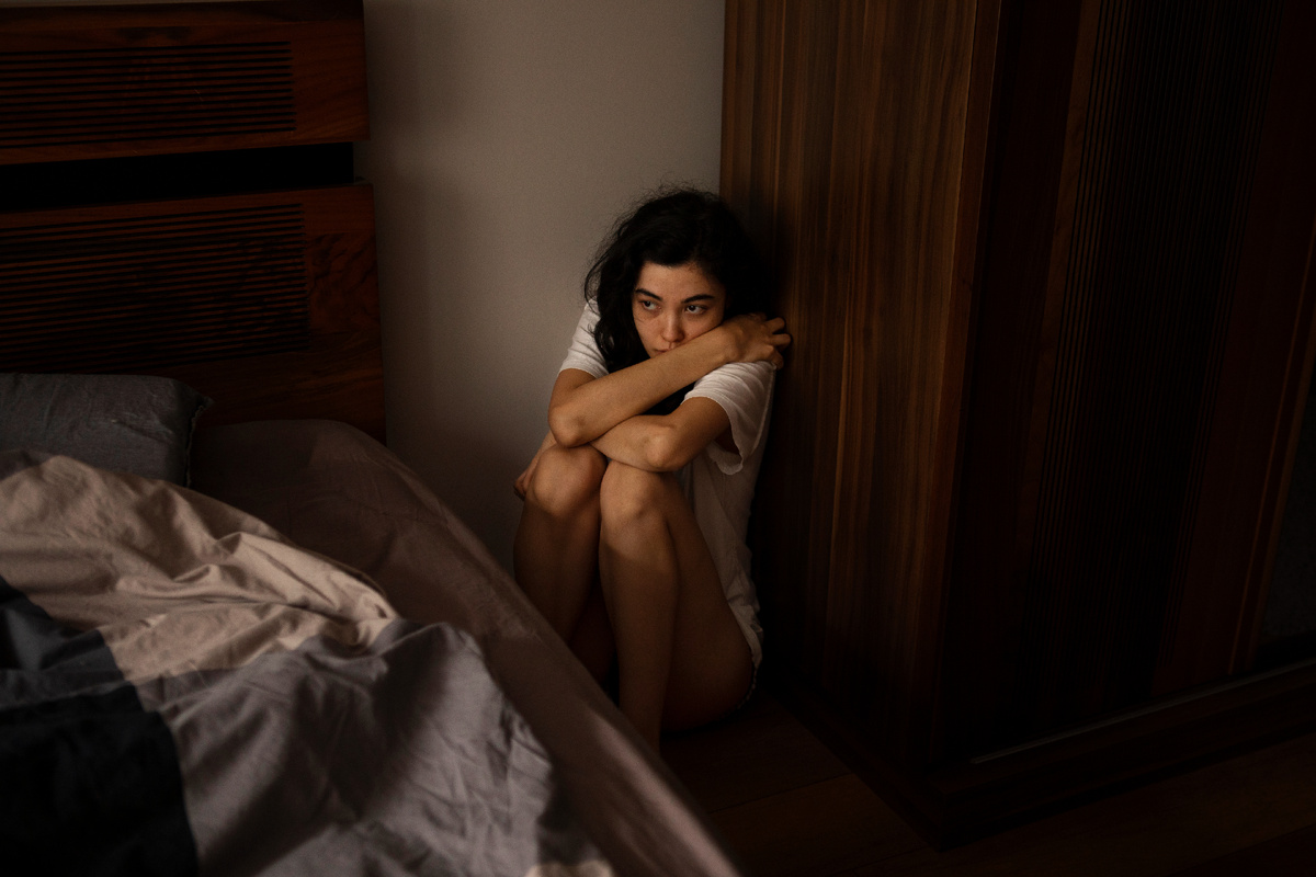 Именно во внутрисемейнвх отношениях может скрываться причина многих бед, в том числе и зависимого поведения. Этот комплекс причин игнорировать невозможно, поэтому, помимо личной психологической помощи для зависимого, также необходима и семейная терапия. Фото: www.freepik.com