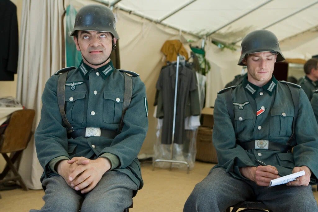 Кадр из к/ф мистер Бин на отдыхе.