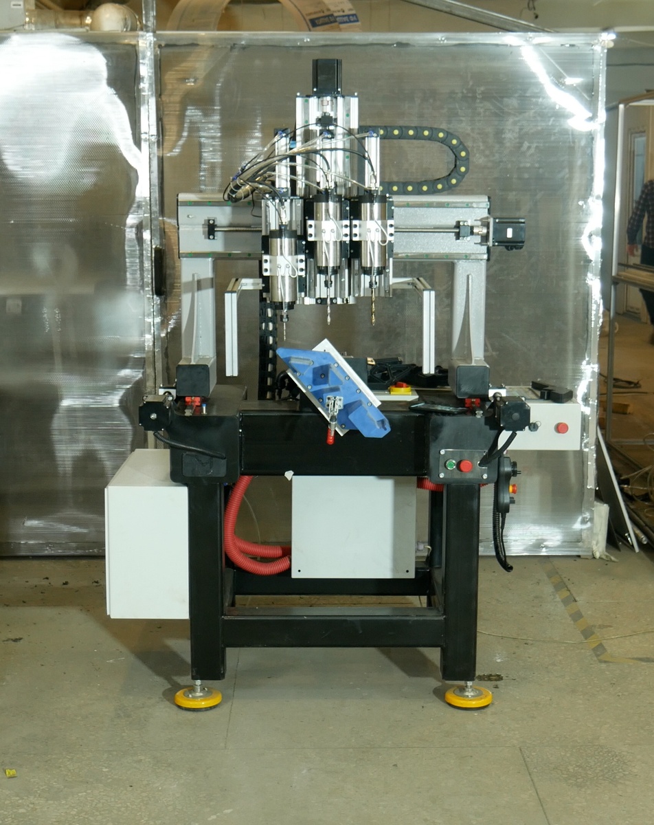 Станок для сверления пластиковых кронштейнов. Спроектирован и изготовлен по ТЗ заказчика.