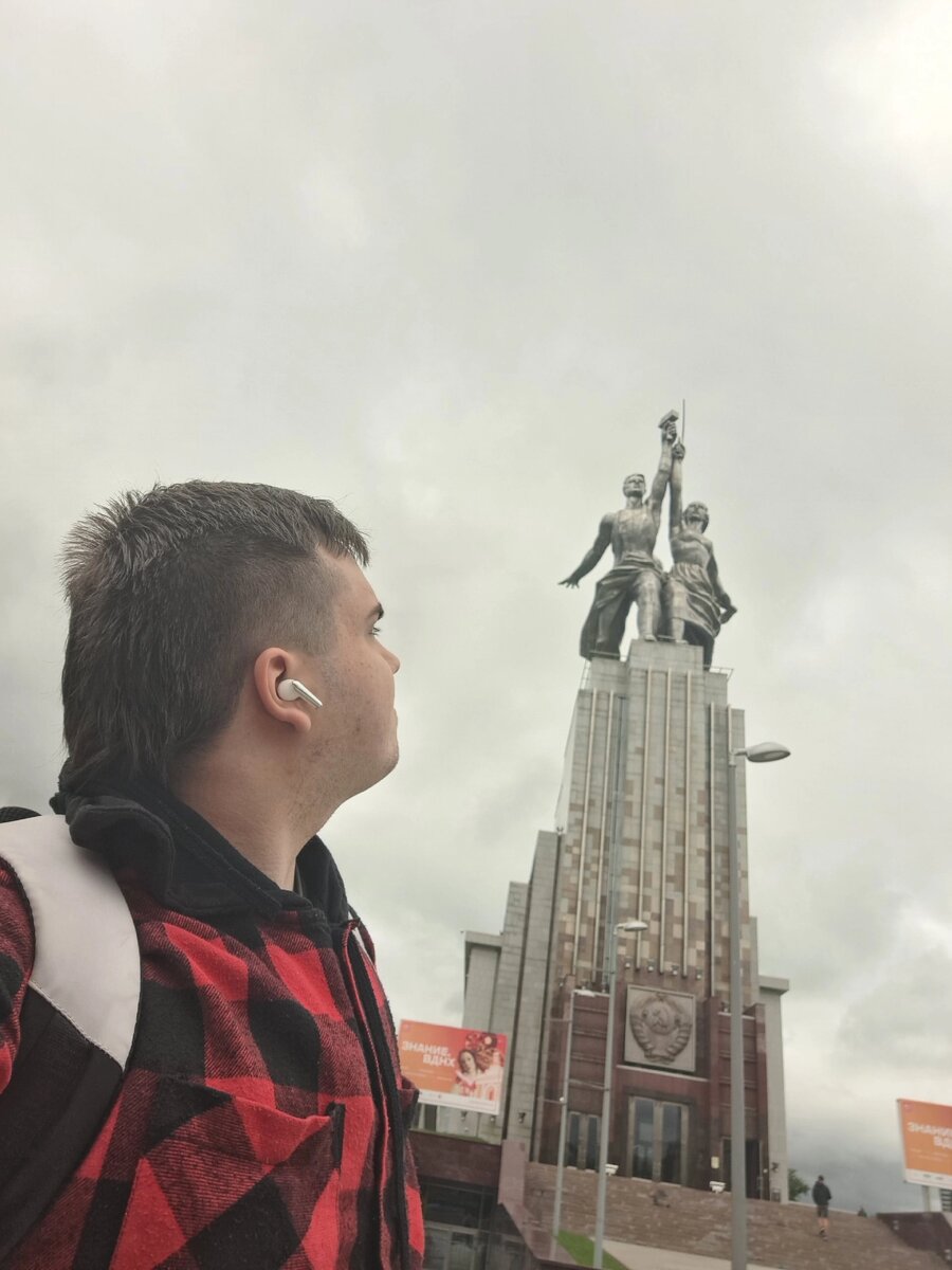 Я в Москве. На ВДНХ.