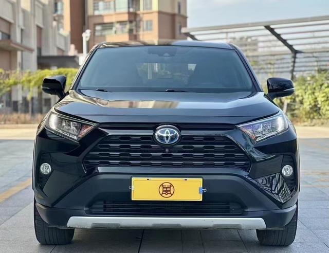 Toyota RAV4 2.5 HYBRID из Китая