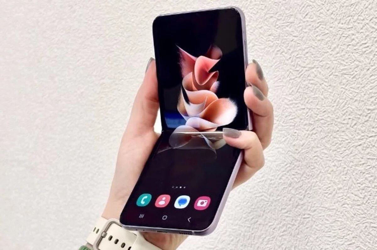    Свердловчане поддержали тренд на нестандартные смартфоны