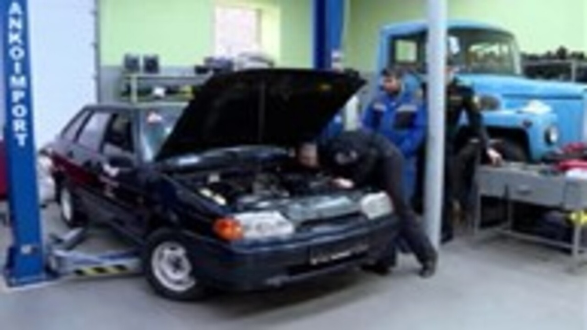    Сегодня в Курске умышленно вывели из строя несколько автотранспортных средств