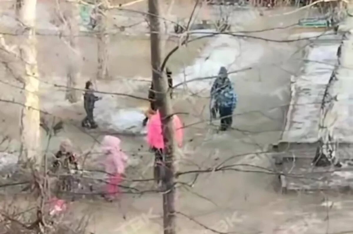    Воспитательницу красноярского детдома отправили под суд за истязание детей