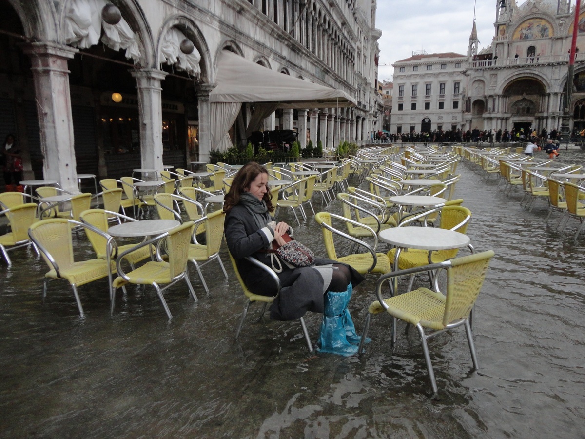 Венеция, ноябрь 2017. Дочка Настя. Площадь Сан Марко, высокая вода