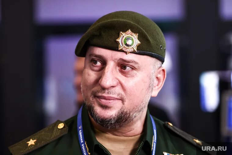 По словам Алаудинова, не надо из 18-летних срочников-мужчин делать детей, которым мы должны дать соску и отправить спать. Фото: Владимир Андреев © URA.RU