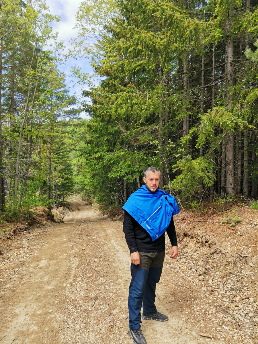 На пригорке посуше, можно и отдохнуть.