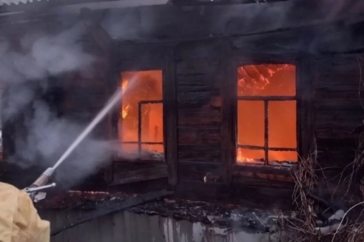    В Самарской области в селе Приволжье во время пожара в доме погиб человек