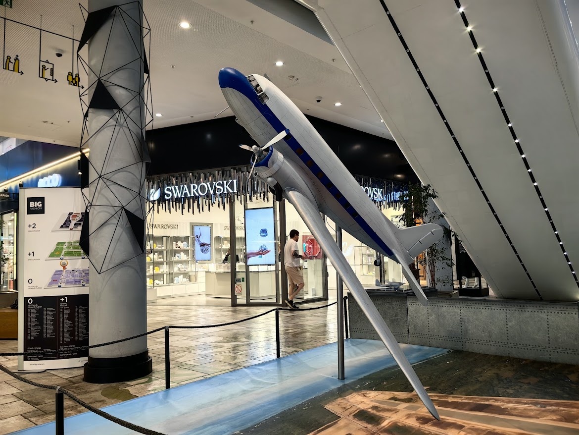 Этот самолет, кажется, терпит крушение также, как мои надежды на возврат денег 