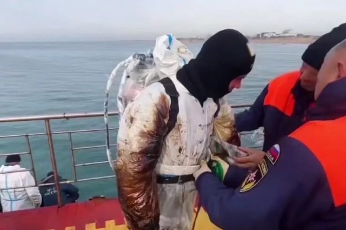    Водолазы спустились под воду в районе села Витязево 170 раз