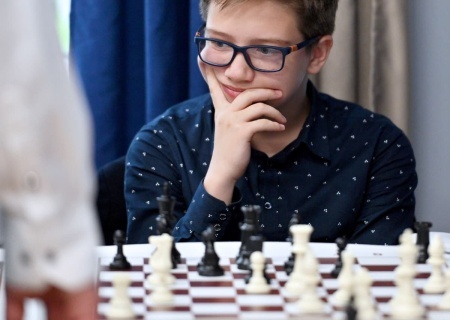    Российский школьник обыграл чемпиона мира по шахматам