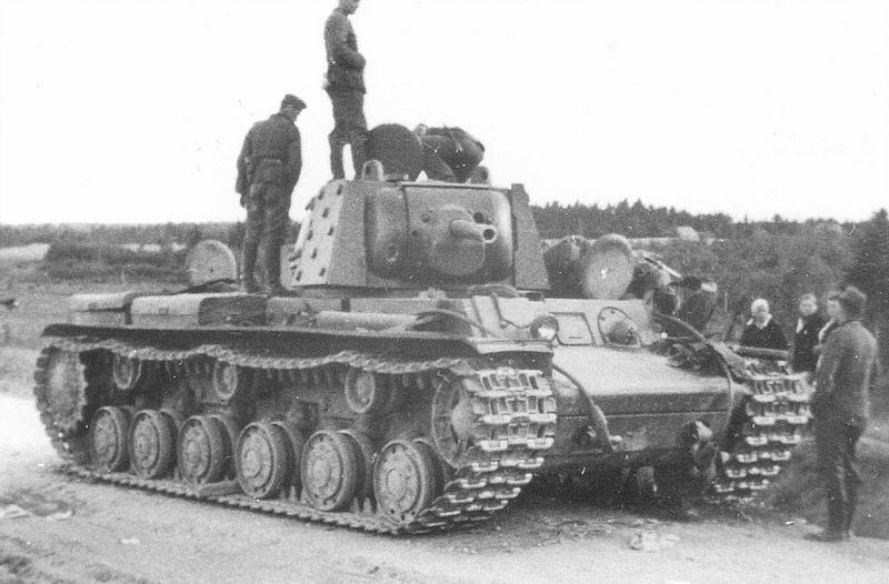 Танк КВ-1 выпуска июня 1941 года с заводским номером М-4793