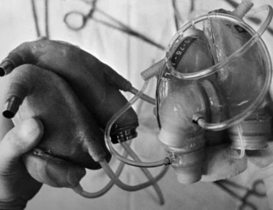 Искусственное сердце Демихова. Источник фото: https://dzen.ru/a/