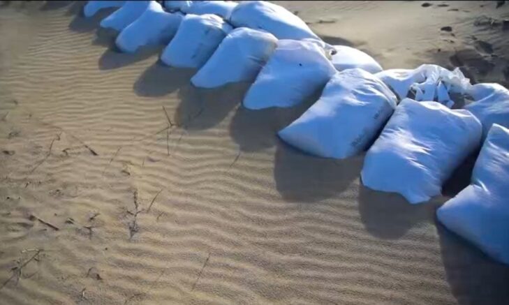    Одна из линий защиты на озере Соленое / оперативный штаб Краснодарского края