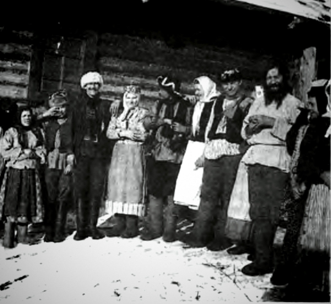 Жители д. Кортлахта на второй день свадьбы. Фото Л. Кеттунена, 1918 год.