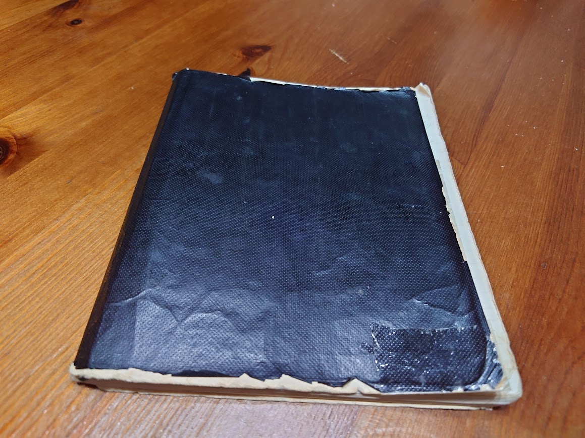 Моя тетрадочка, старая и потрёпанная 