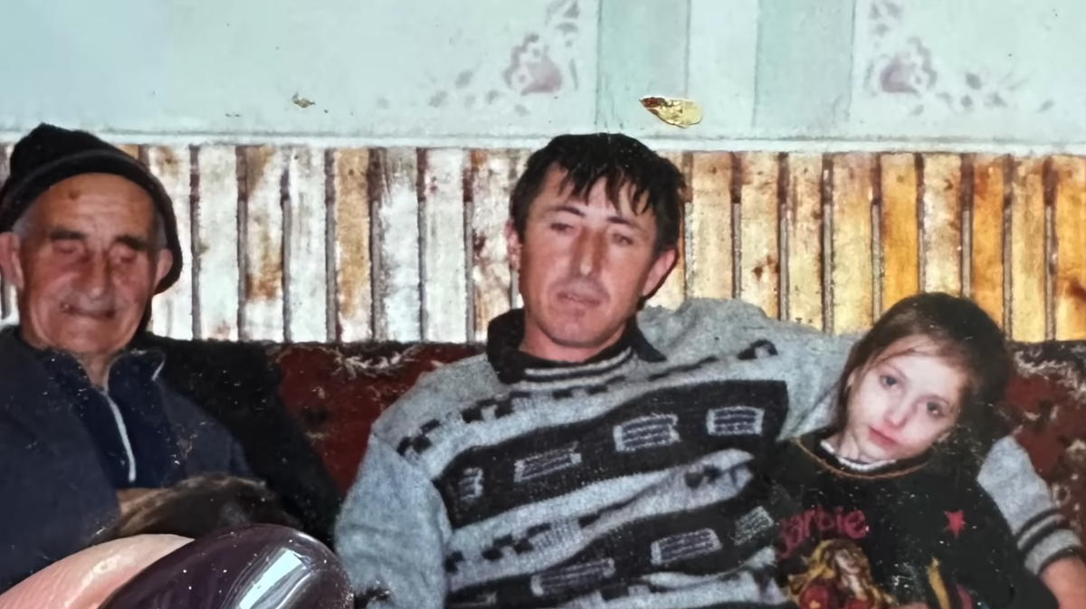 Фотография Раисы с отцом и дедом 