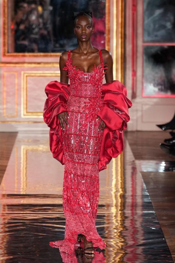 Haute Couture весна-лето 2025 от Zuhair Murad на Неделе высокой моды в Париже SS25 (29 января 2025 г.).