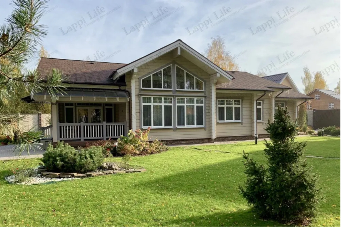 Пример дома, выполненного из клееного бруса