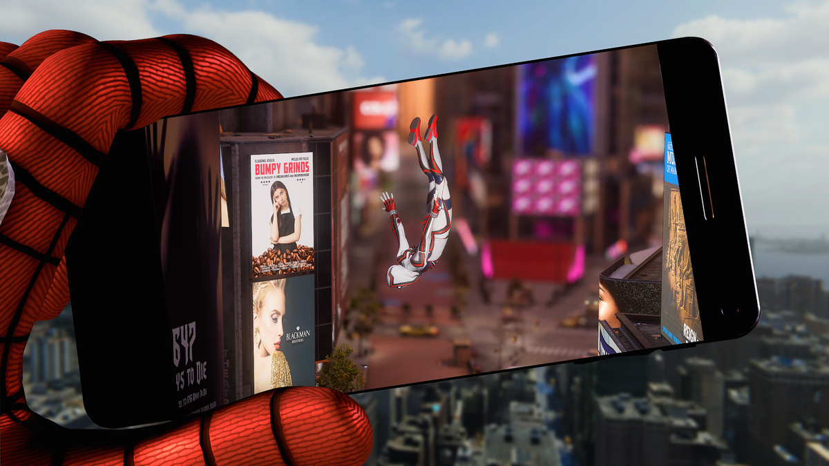 Даже работая учителем, Питер Паркер все еще фотографирует Паука