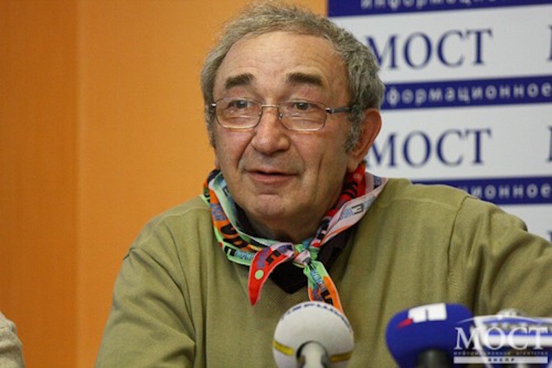 Арсений Рогинский, был ни много, ни мало - председателем правления «Международного общества мемориал» (хотя сейчас понятно, что для этой ныне запрещённой организации больше подходит название – «мимоРеал»)