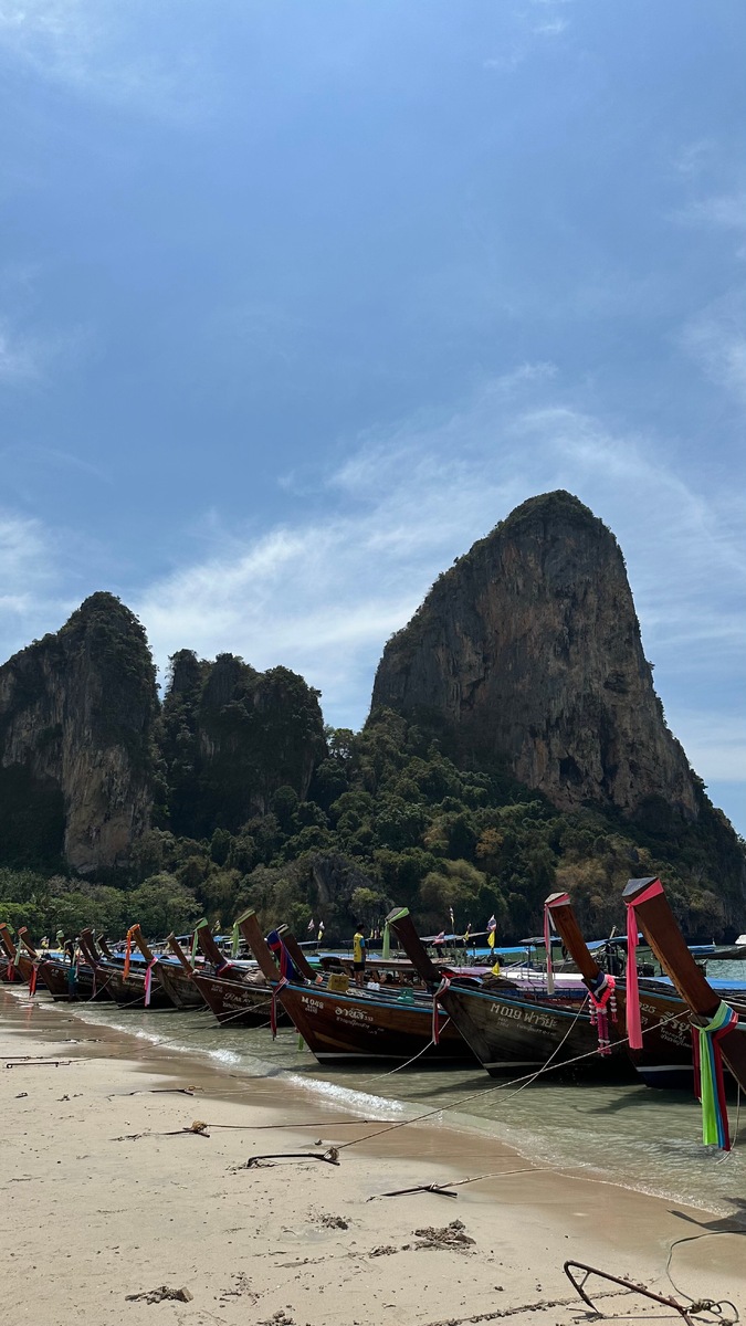 Парковка лодок на Рейли. Западный рейли.