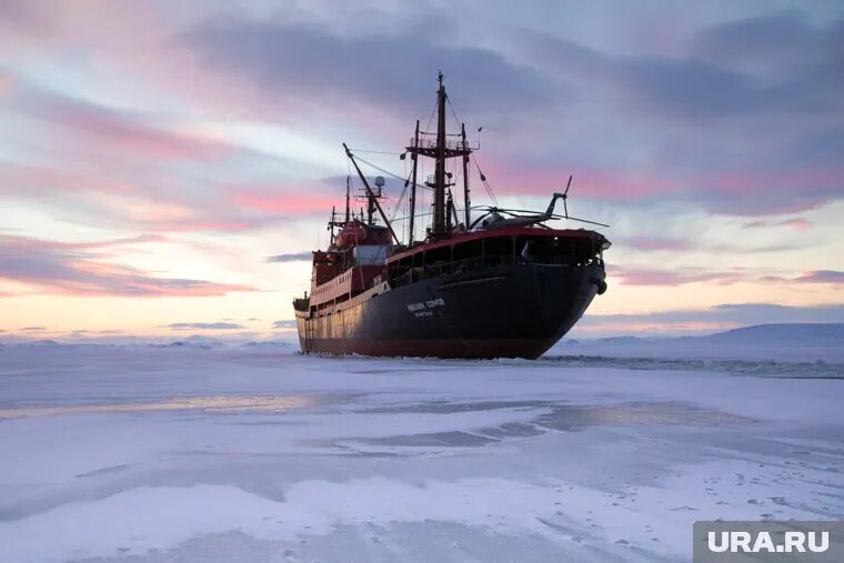 Главные ЧП на Северном морском пути: от столкновения в Карском море до застрявших во льдах