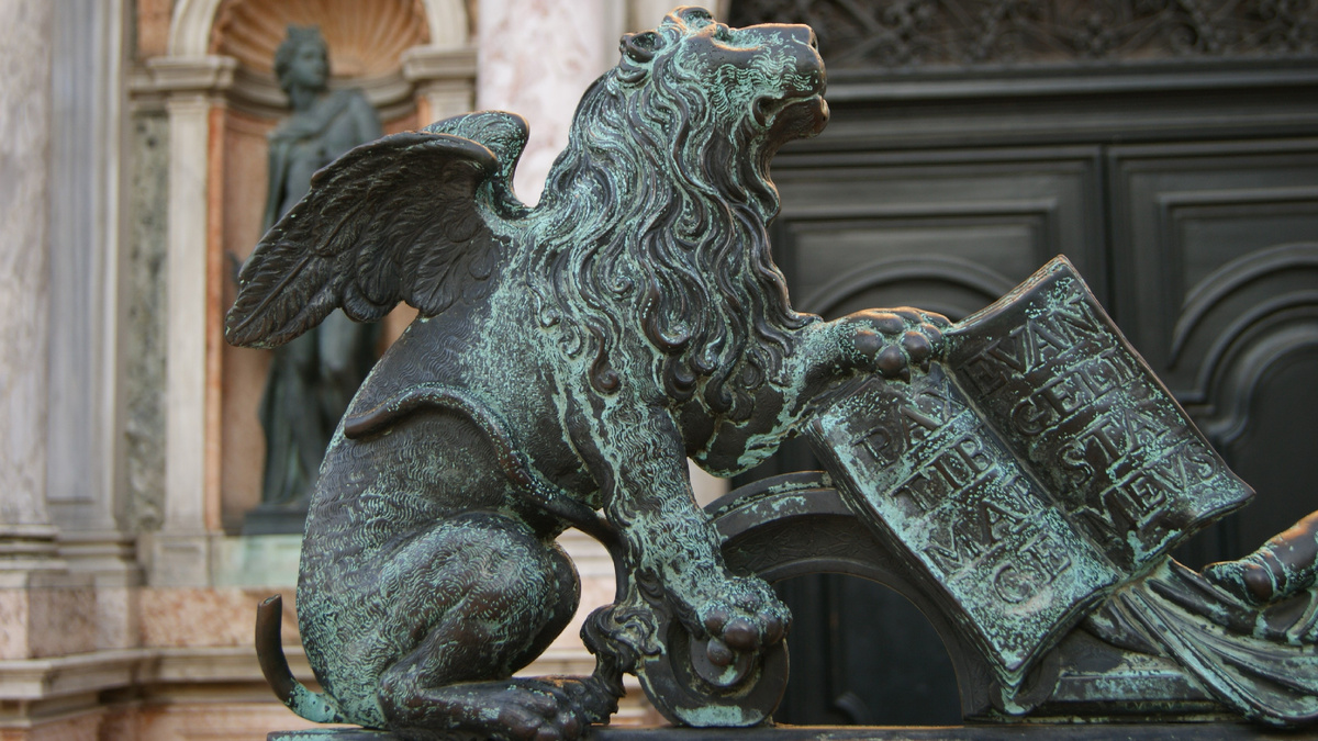 Лев святого Марка - геральдический символ Венецианской Республики.