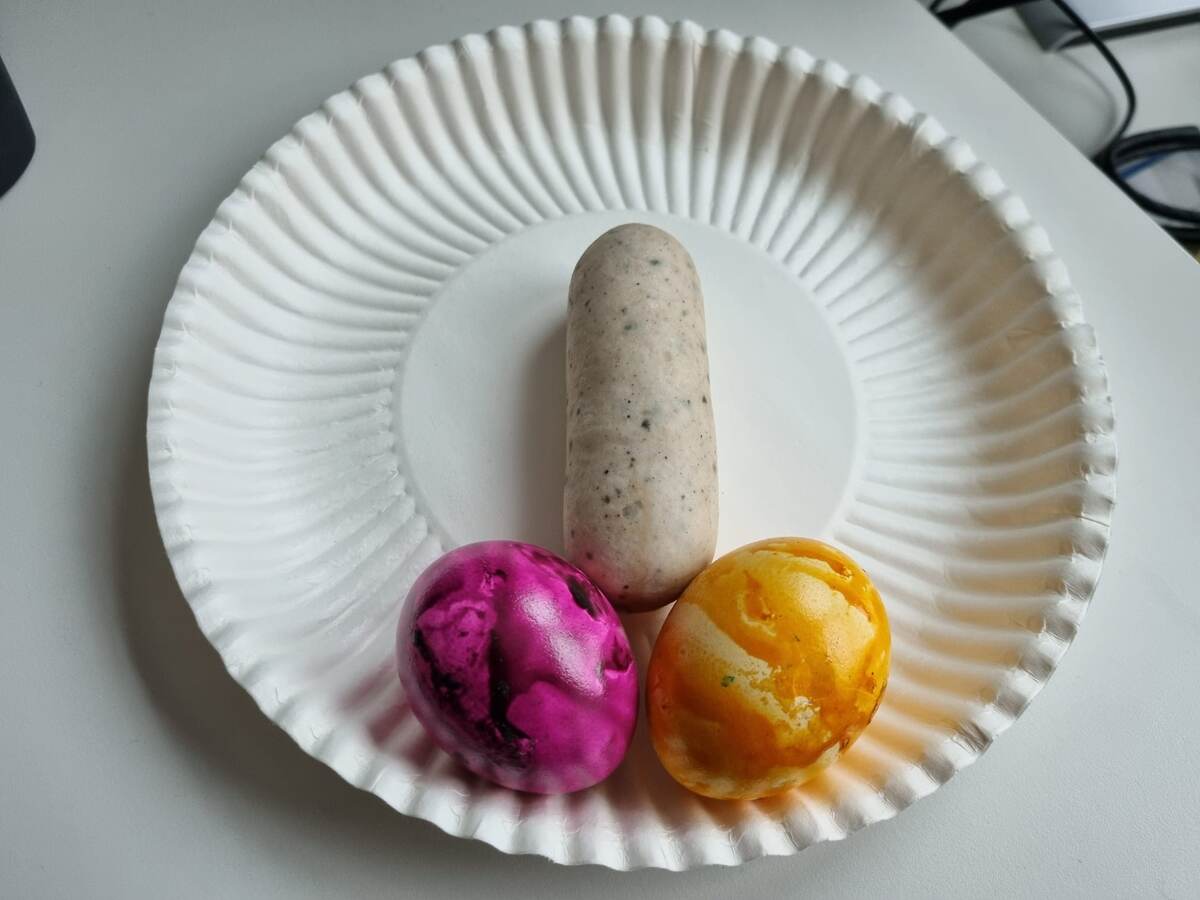 Белые баварские колбаски и яйца