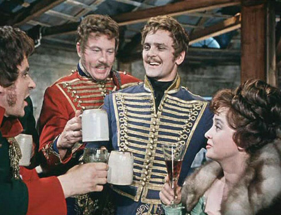 Кадр из художественного фильма "Гусарская баллада" 