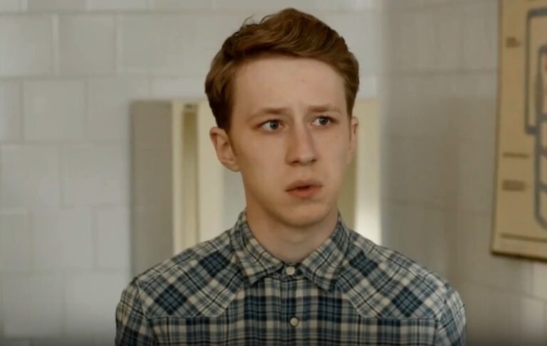    Фото: кадр из сериала "Ивановы-Ивановы" 2017 г./ реж. Антон Федотов,/ Yellow, Black and White Оксана Маслова