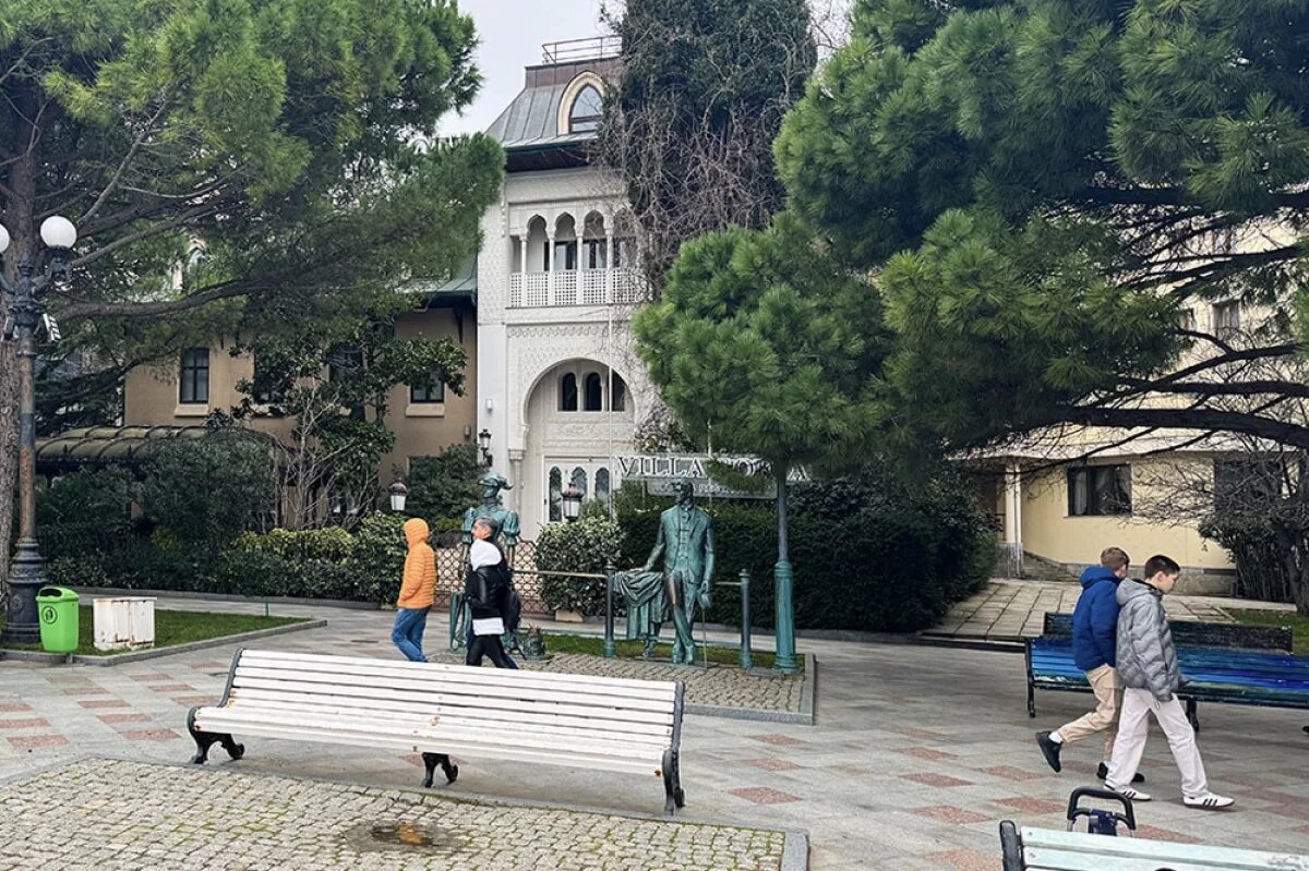    Гостиница, принадлежащая певице Софии Ротару также попала в перечень национализируемых объектов.