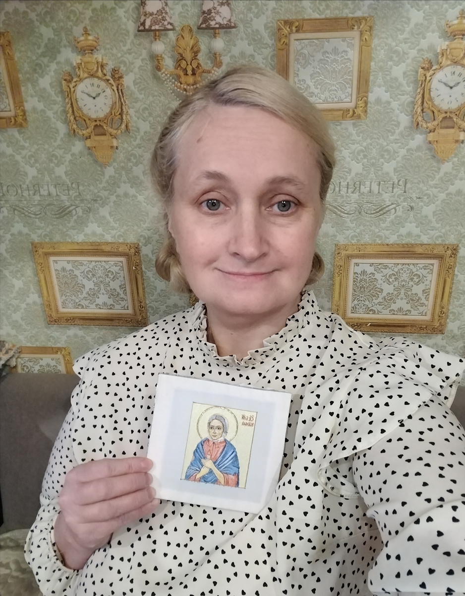 До отъезда батюшка оформит икону в складень