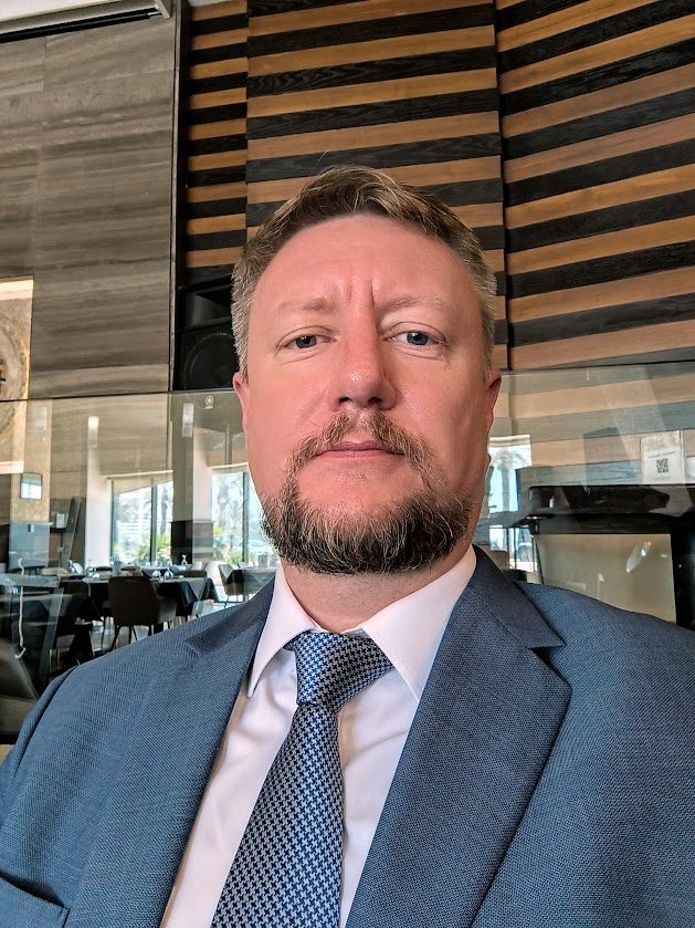 В офисной спецодежде