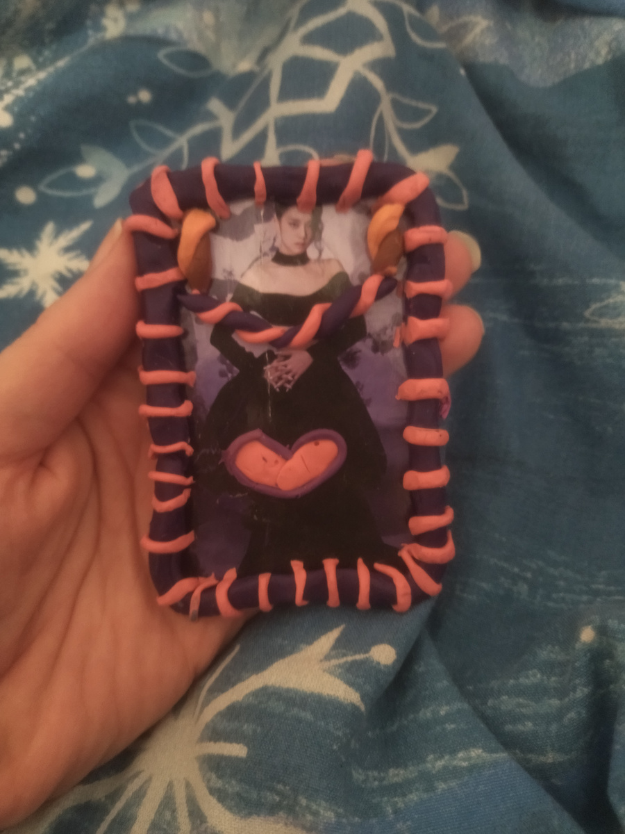 Вот так украсила карточку 